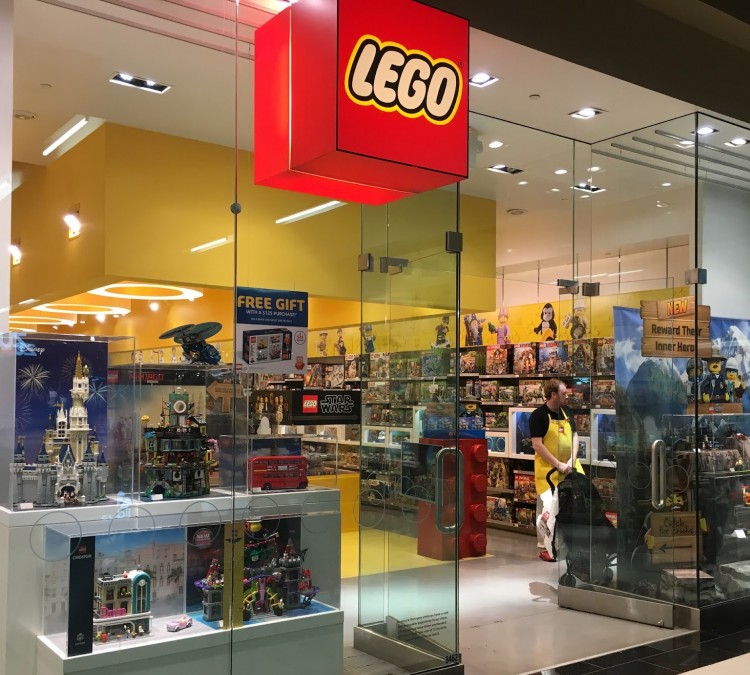 the-lego-store-palisades-ctr-photo
